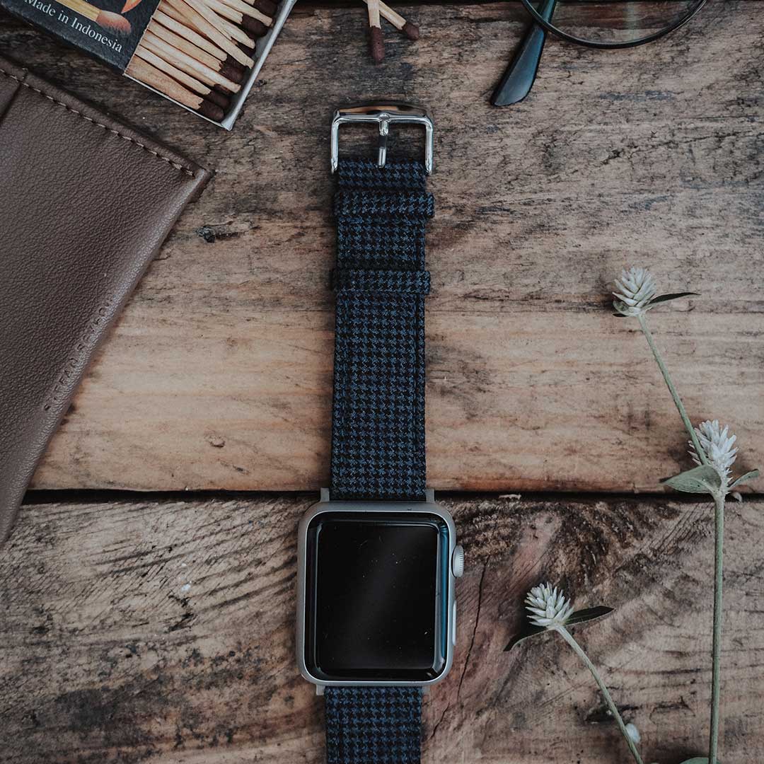 Apple Watch BLUE-NAVY pied de poul