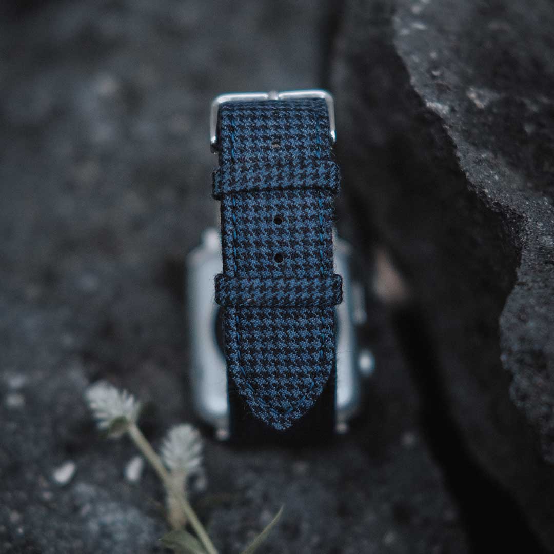Featured image of the Blue-Navy Pied de Poul smartwatch band
