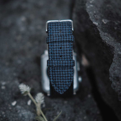 Featured image of the Blue-Navy Pied de Poul smartwatch band
