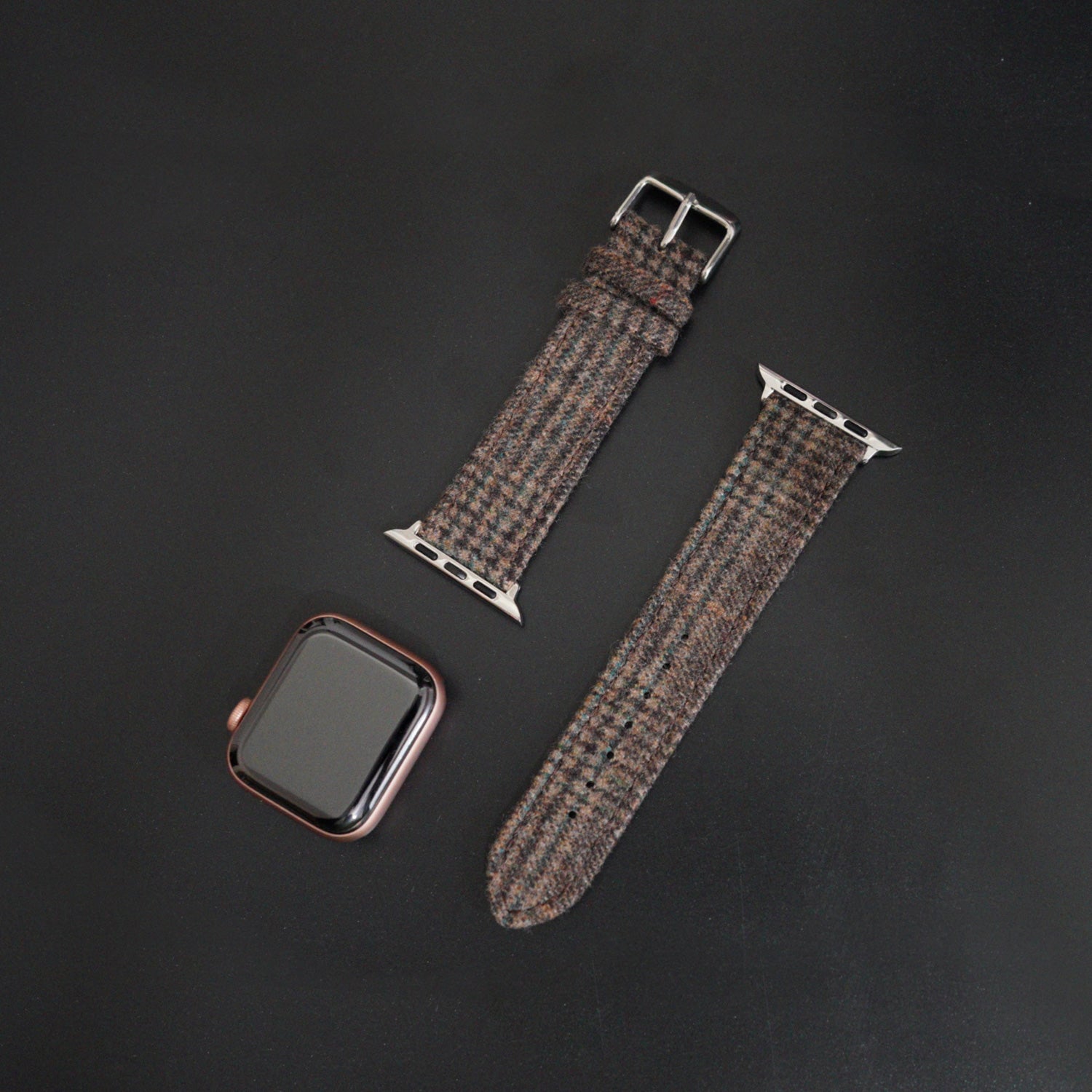 Featured image of the Apple Watch Brown Prince of Wales Check band