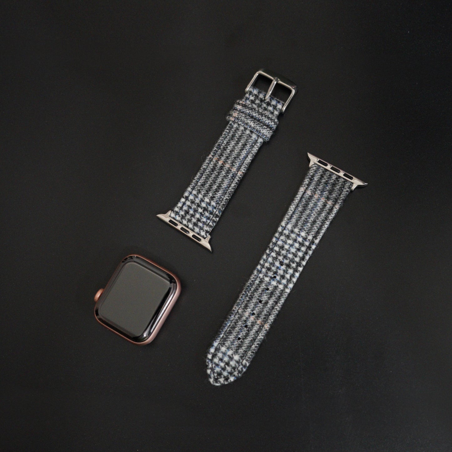 Featured image of the Apple Watch Grey Glencheck band