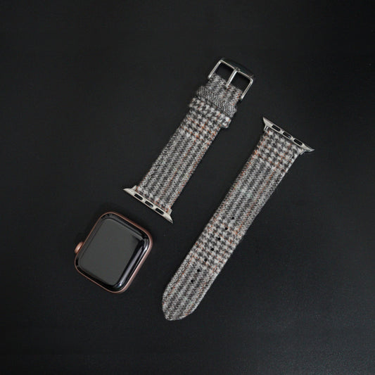 Featured image of the Apple Watch Light Brown Glencheck band