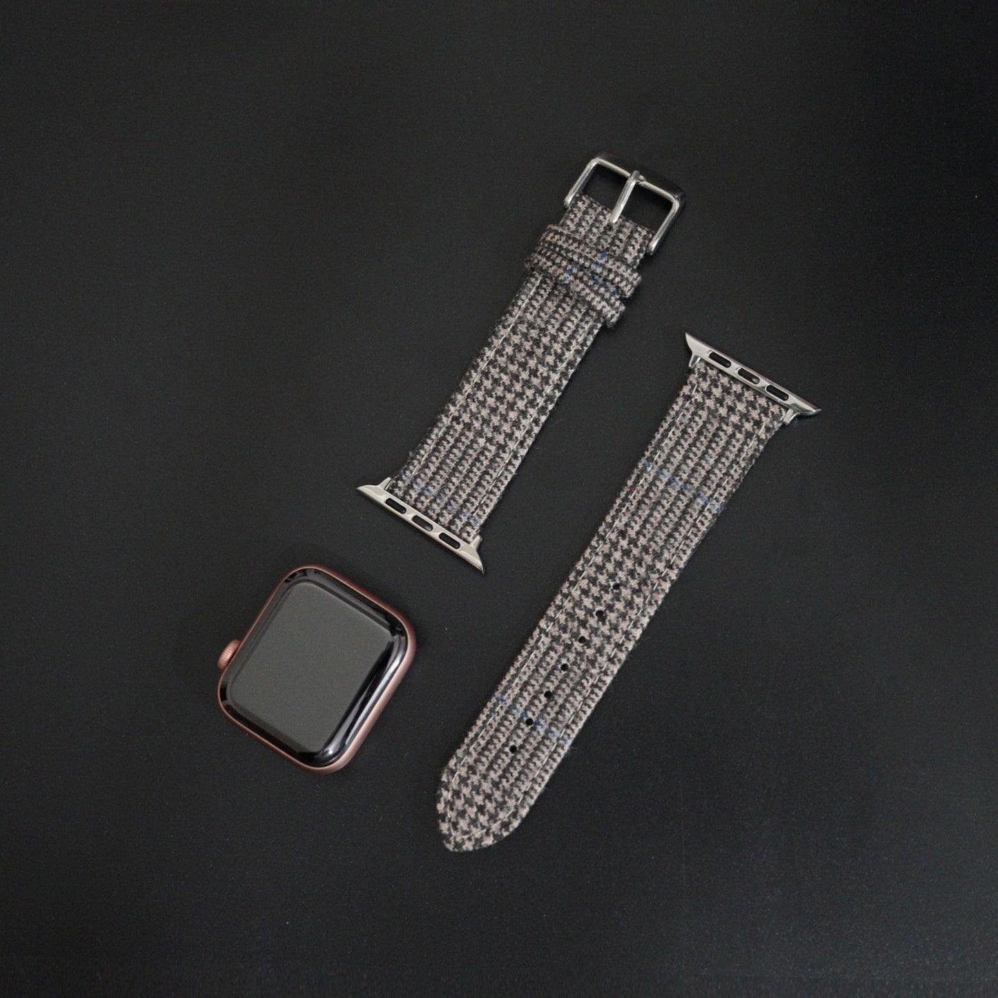 Featured image of the Apple Watch Light Brown Glencheck strap