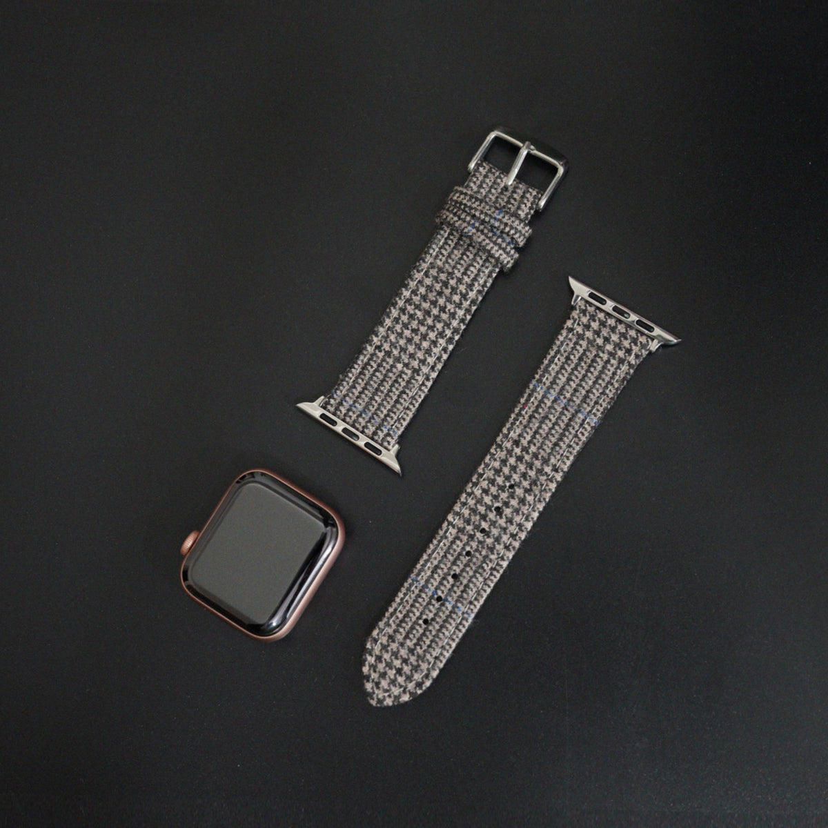 Featured image of the Apple Watch Light Brown Glencheck strap