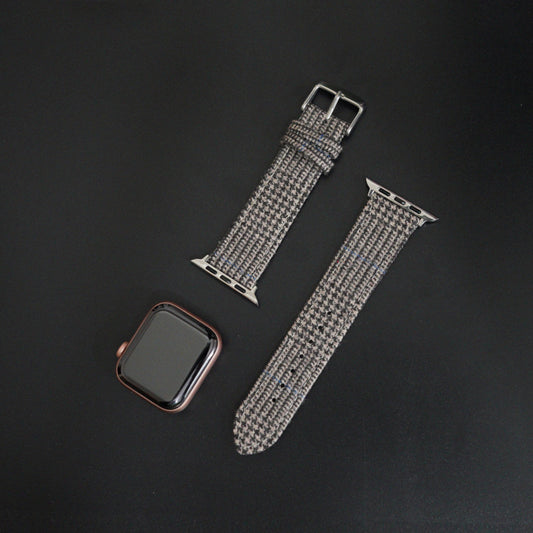 Featured image of the Apple Watch Light Brown Glencheck strap