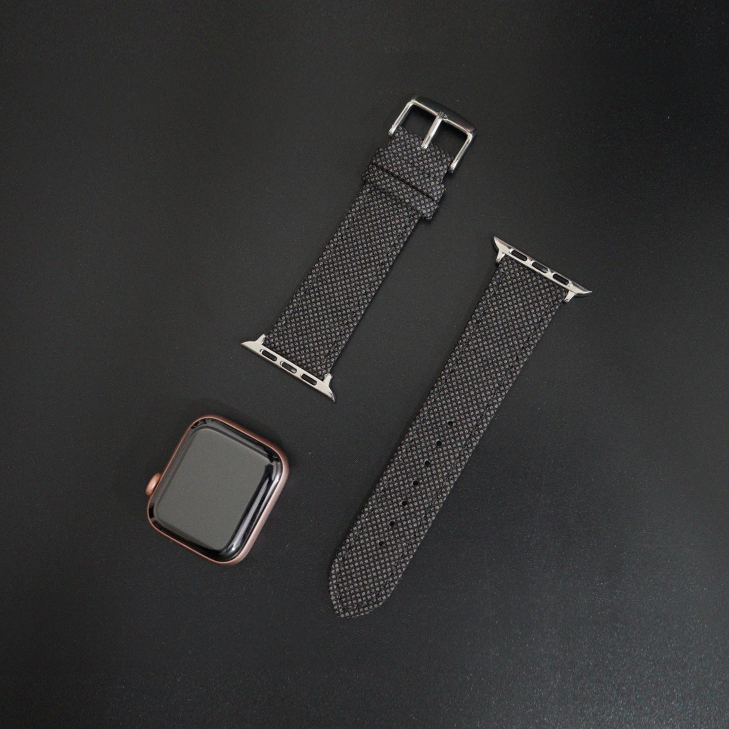 Featured image of the Apple Watch Brown Birdseye band