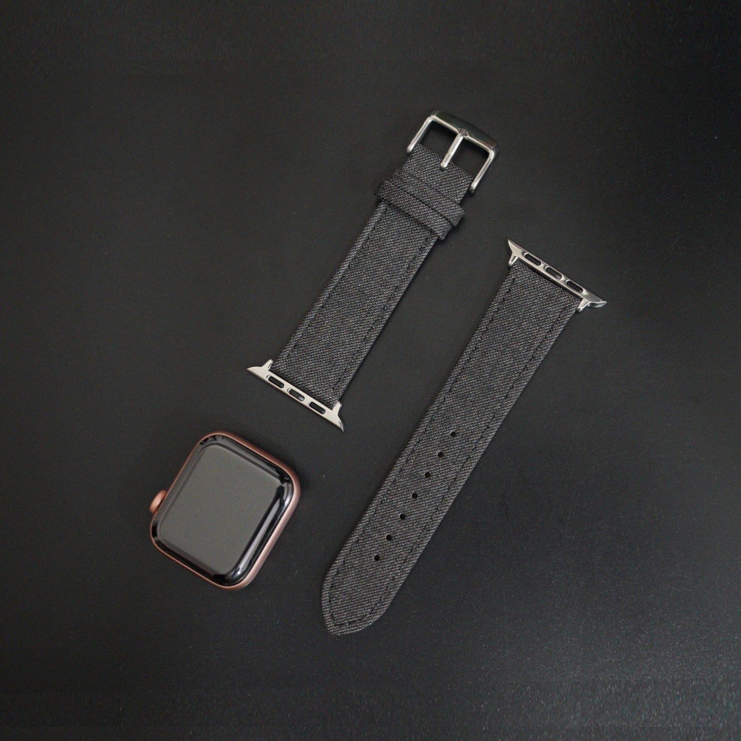 Featured image of the Apple Watch Medium Brown Sharkskin band