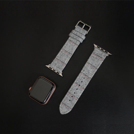 Featured image of the Apple Watch Light Grey Double Stripe band